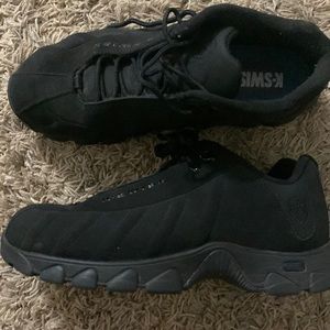 Men’s size 10 Kswiss tennis shoes black